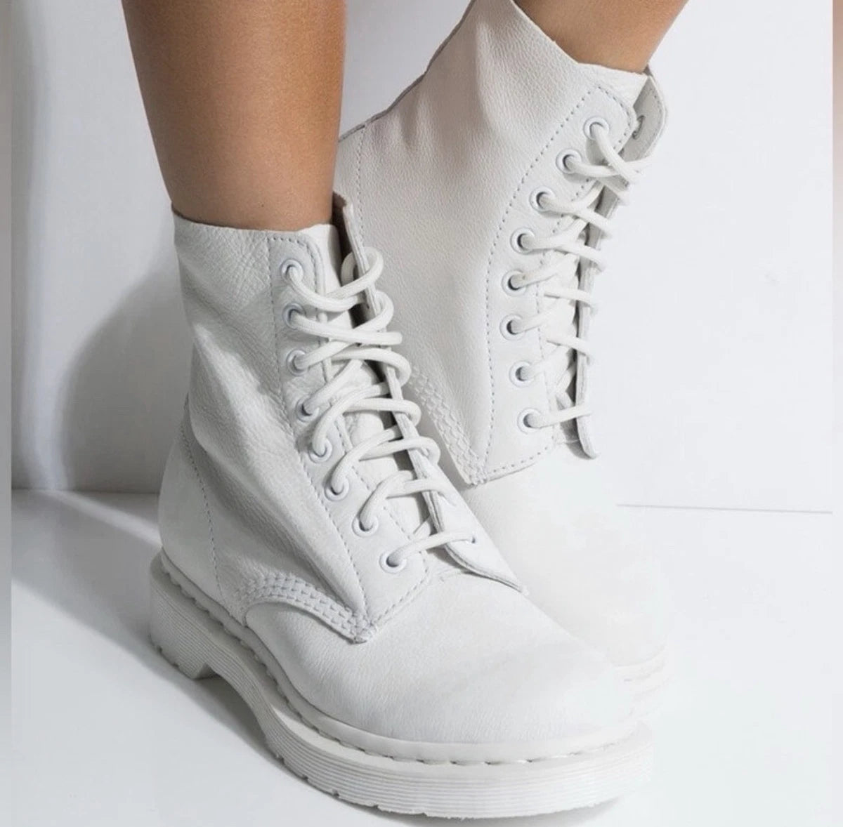 1460 Pascal Mono White Virginia
